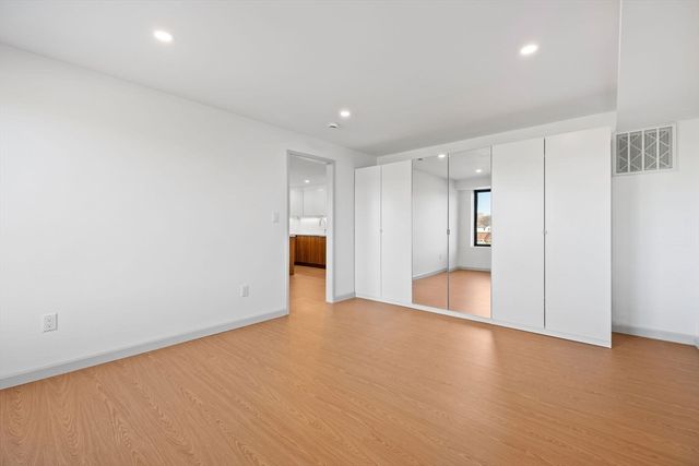 1243 Beacon Street 5A, Brookline, MA 02446