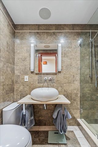 6194 Grove Street, Ridgewood, NY 11385