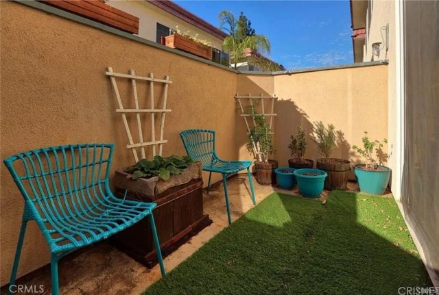 18640 Collins Street 116, Tarzana, CA 91356