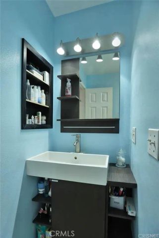 18640 Collins Street 116, Tarzana, CA 91356