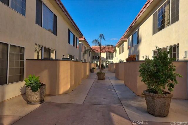 18640 Collins Street 116, Tarzana, CA 91356