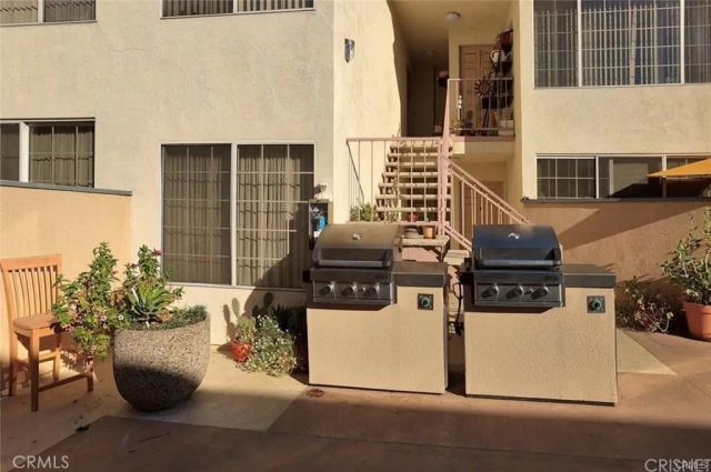18640 Collins Street 116, Tarzana, CA 91356