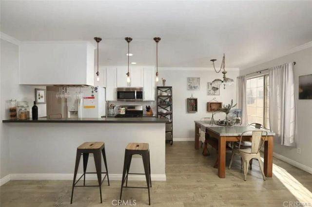 18640 Collins Street 116, Tarzana, CA 91356