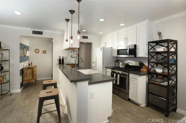 18640 Collins Street 116, Tarzana, CA 91356