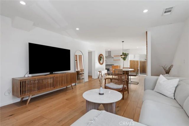 411 Ulysses Street, Los Angeles, CA 90065