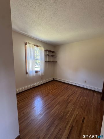 21 Weir Street, Branford, CT 06405