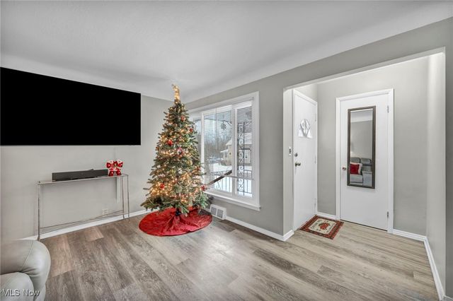 14 Ennis Avenue, Bedford, OH 44146