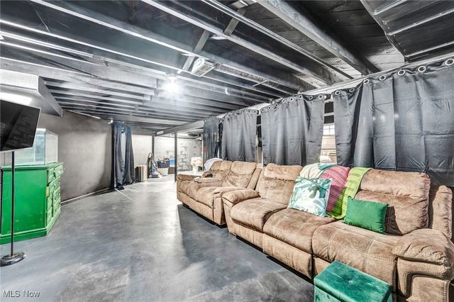 14 Ennis Avenue, Bedford, OH 44146