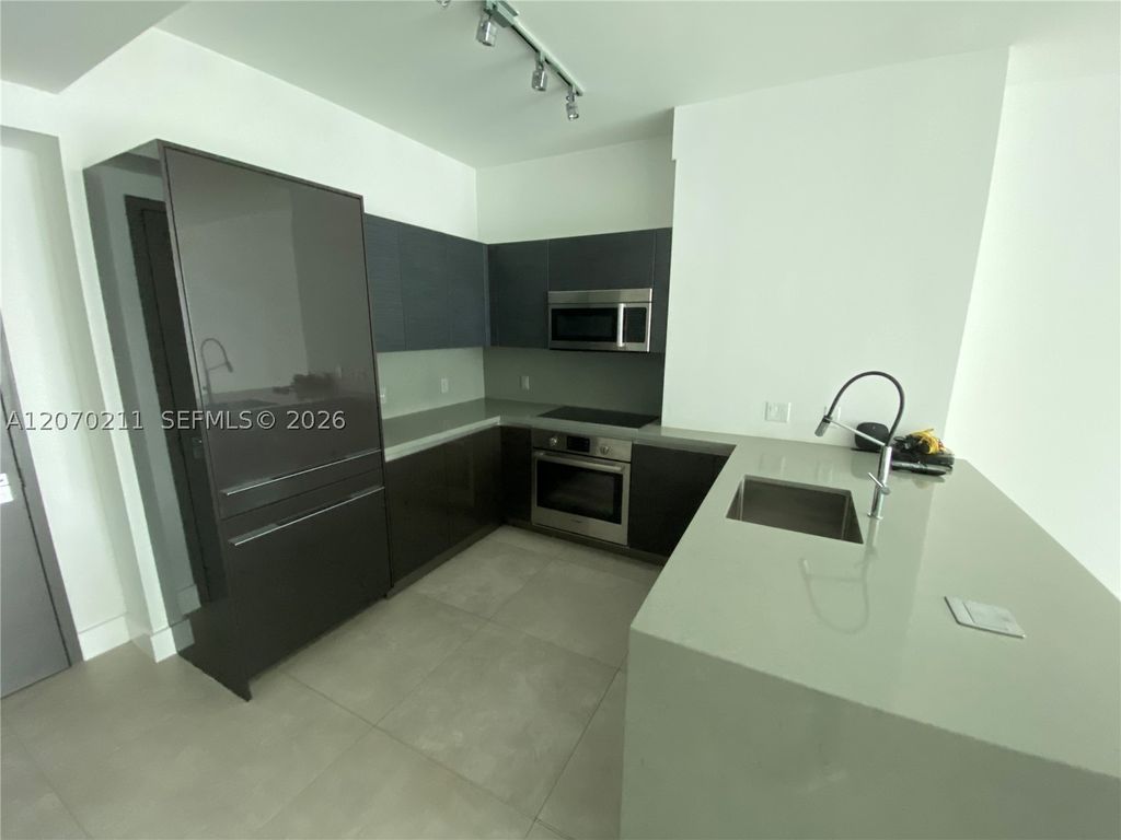 1080 Brickell Ave 2505, Miami, FL 33131
