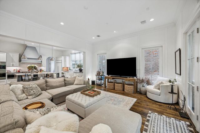 2501 Yupon Street, Houston, TX 77006