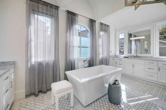 2501 Yupon Street, Houston, TX 77006