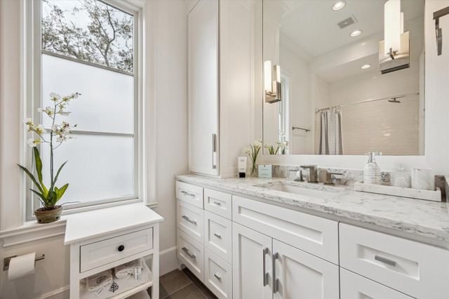 2501 Yupon Street, Houston, TX 77006