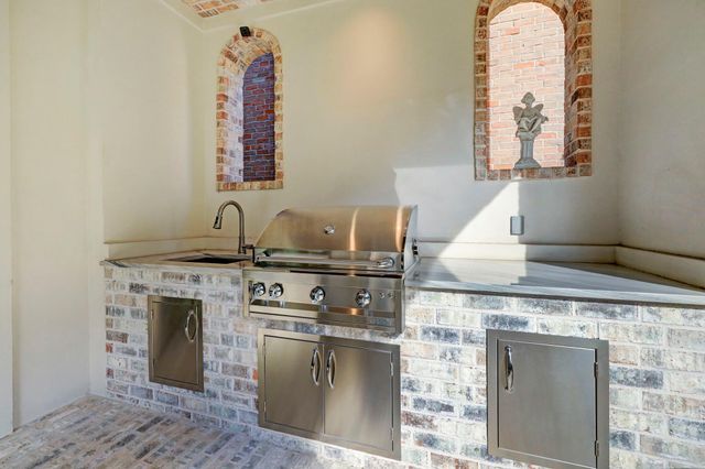 2501 Yupon Street, Houston, TX 77006