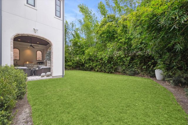 2501 Yupon Street, Houston, TX 77006