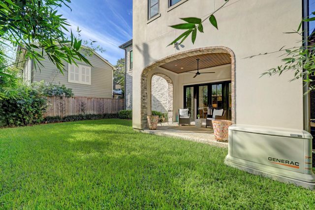 2501 Yupon Street, Houston, TX 77006