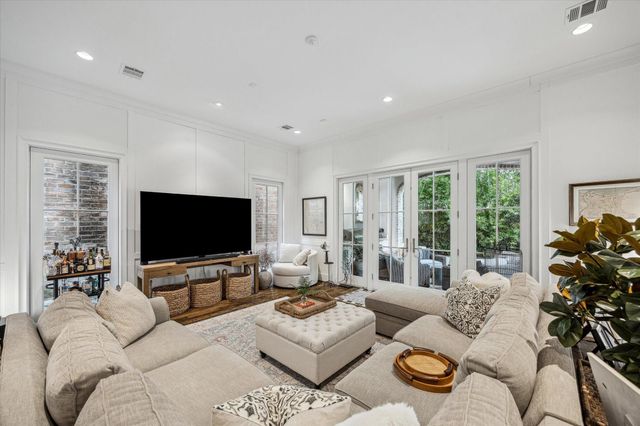 2501 Yupon Street, Houston, TX 77006