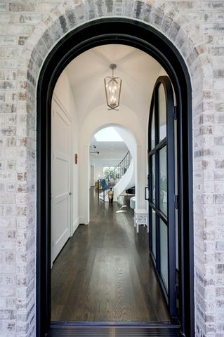 2501 Yupon Street, Houston, TX 77006