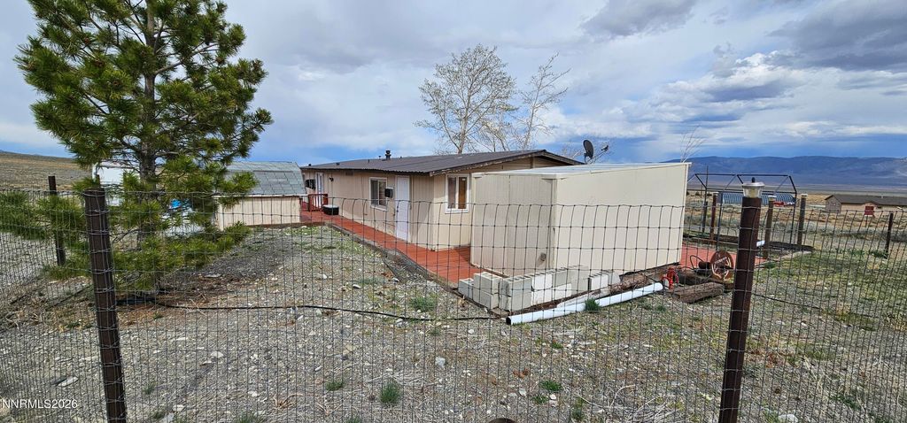 Image 10 of property listing at 8 Buckhorn Court, Kingston, NV 89310