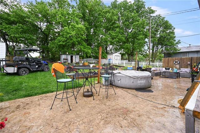 30 A Street, Lake Lotawana, MO 64086