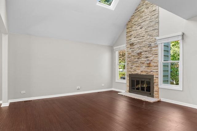 52 Whittington Course, St. Charles, IL 60174