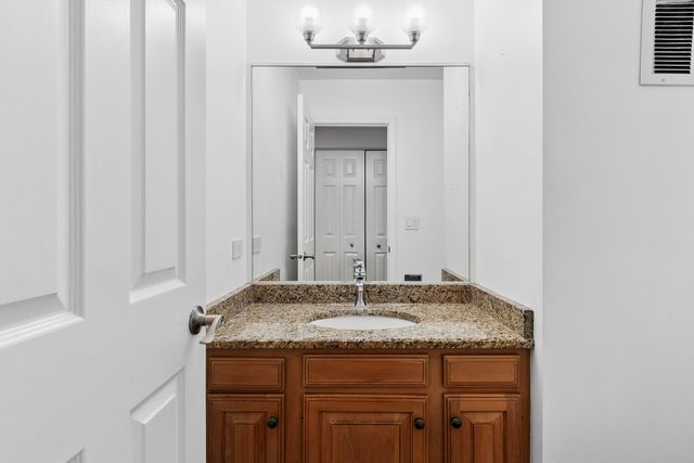 52 Whittington Course, St. Charles, IL 60174