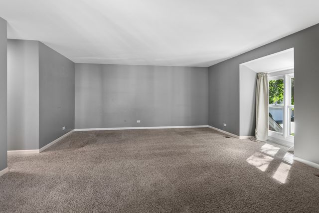 52 Whittington Course, St. Charles, IL 60174