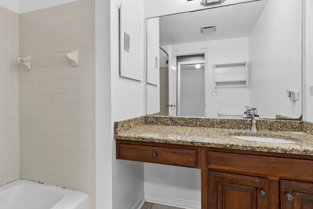 52 Whittington Course, St. Charles, IL 60174