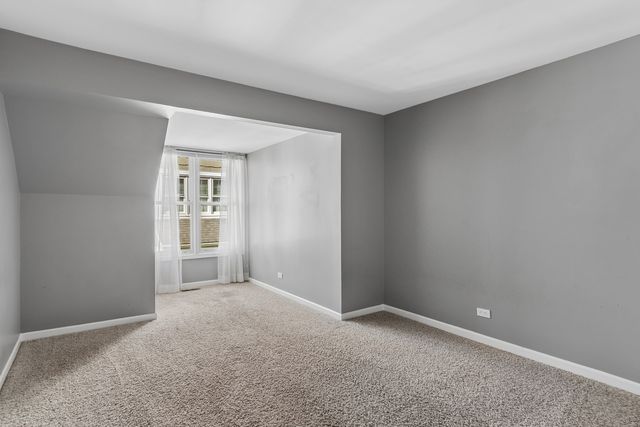 52 Whittington Course, St. Charles, IL 60174