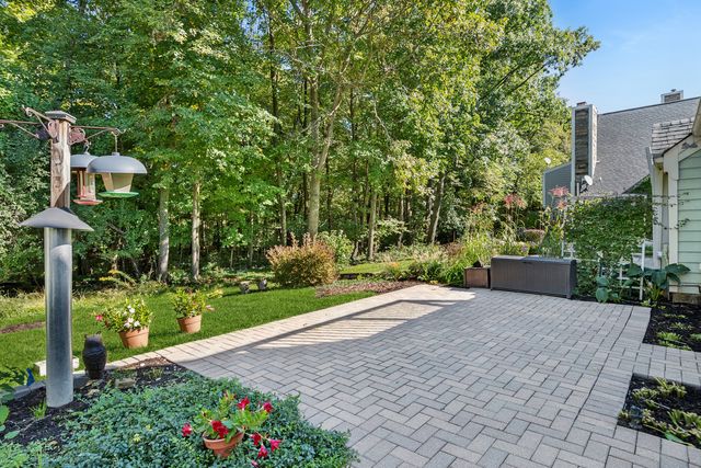 52 Whittington Course, St. Charles, IL 60174