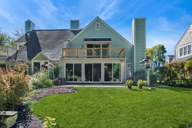 52 Whittington Course, St. Charles, IL 60174