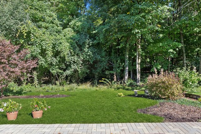 52 Whittington Course, St. Charles, IL 60174