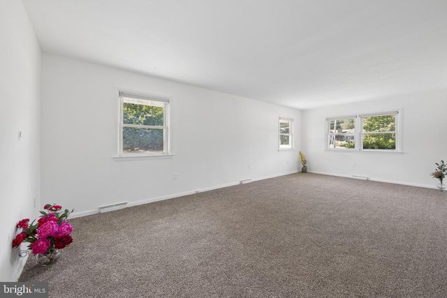 2176 PENNINGTON RD, Ewing, NJ 08638