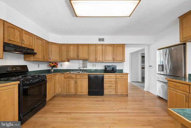 2176 PENNINGTON RD, Ewing, NJ 08638