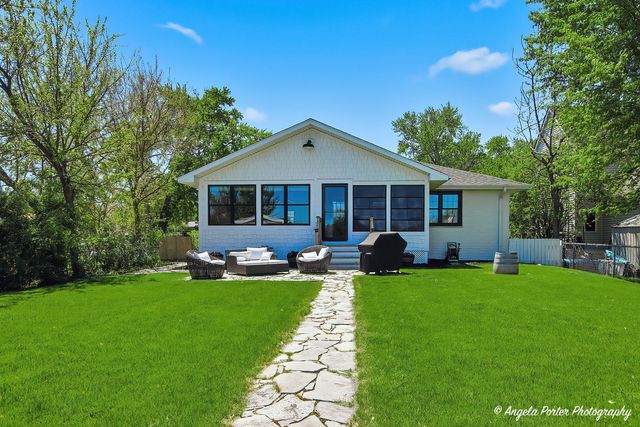 624 Country Club Drive, Mchenry, IL 60050
