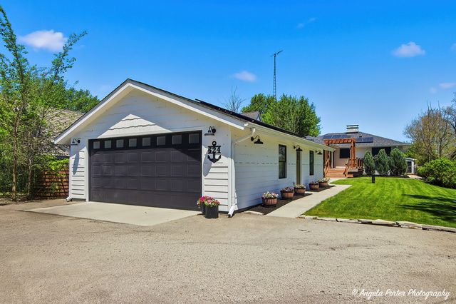 624 Country Club Drive, Mchenry, IL 60050