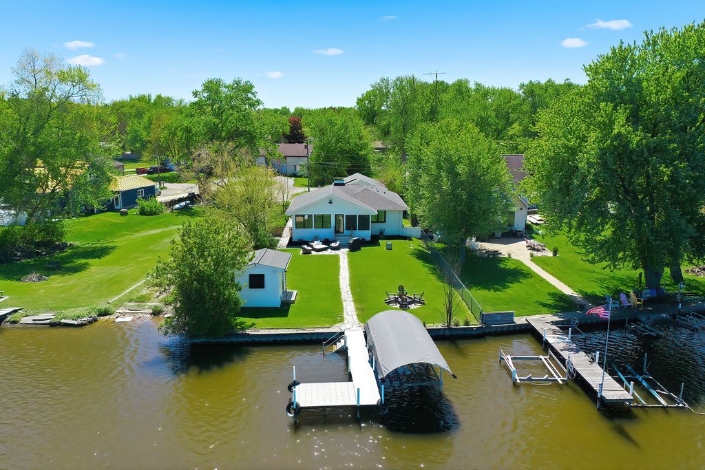 624 Country Club Drive, Mchenry, IL 60050