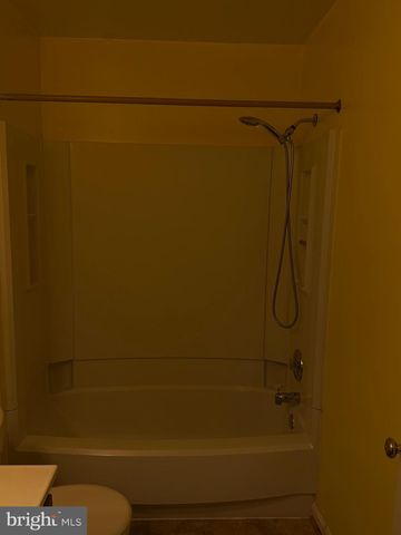 5904 ROBERTS COMMON CT, Burke, VA 22015