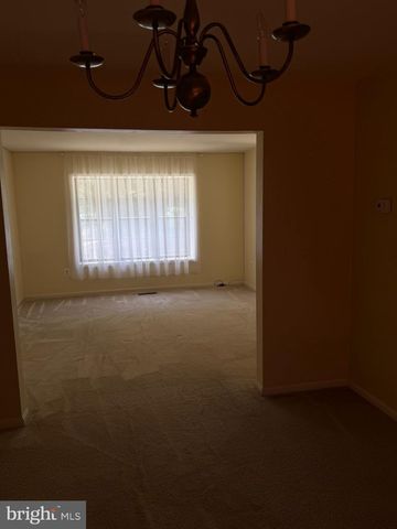 5904 ROBERTS COMMON CT, Burke, VA 22015