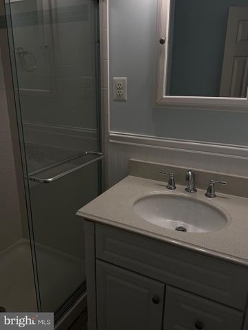 5904 ROBERTS COMMON CT, Burke, VA 22015