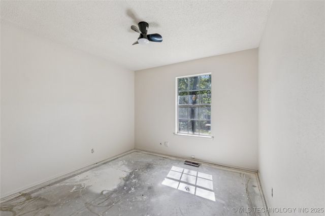 1122 S Division Street, Sapulpa, OK 74066