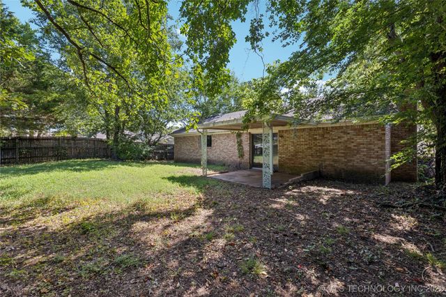 1122 S Division Street, Sapulpa, OK 74066