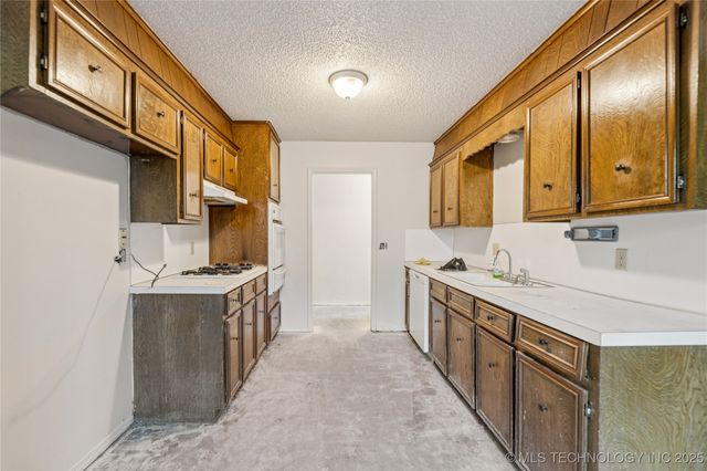 1122 S Division Street, Sapulpa, OK 74066