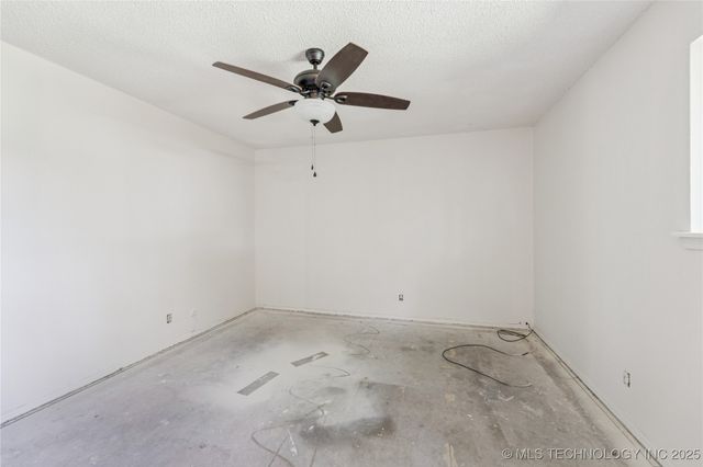 1122 S Division Street, Sapulpa, OK 74066
