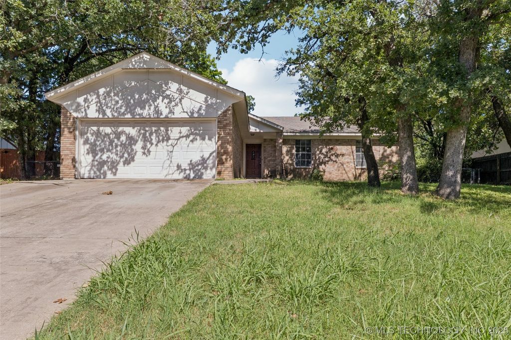 1122 S Division Street, Sapulpa, OK 74066