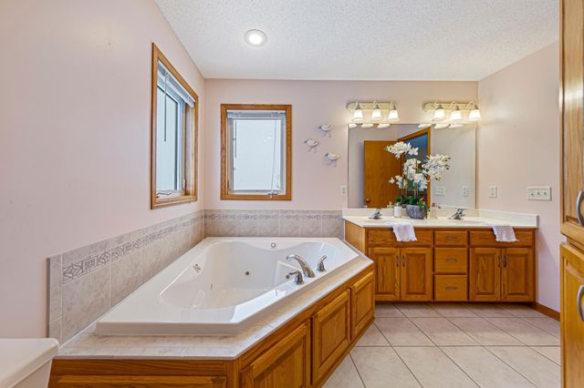 4090 Wells Lake Court, Faribault, MN 55021