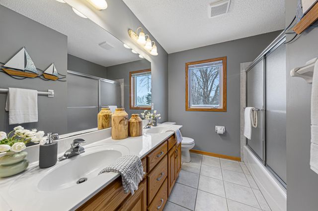 4090 Wells Lake Court, Faribault, MN 55021