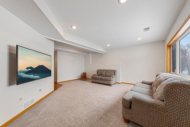 4090 Wells Lake Court, Faribault, MN 55021