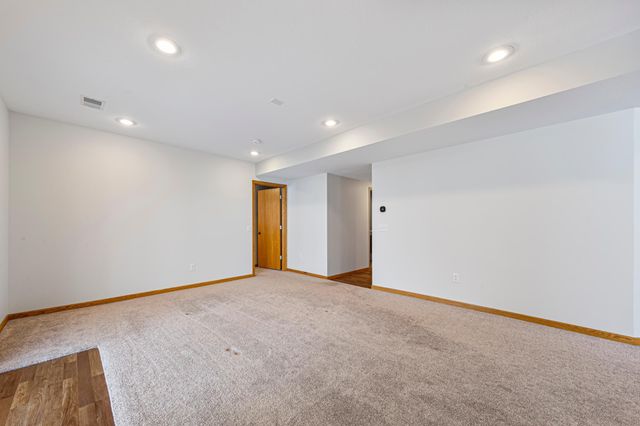 4090 Wells Lake Court, Faribault, MN 55021