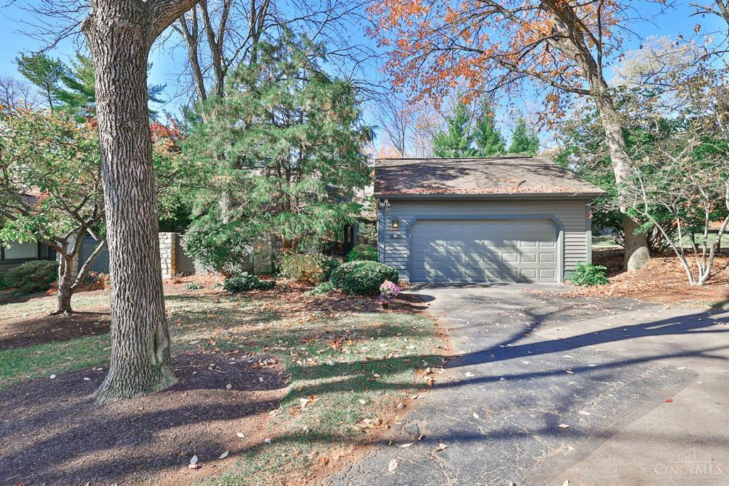 12 Woodcreek Drive, Blue Ash, OH 45241