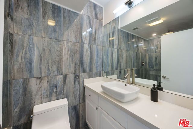 7250 Franklin Avenue 702, Los Angeles, CA 90046